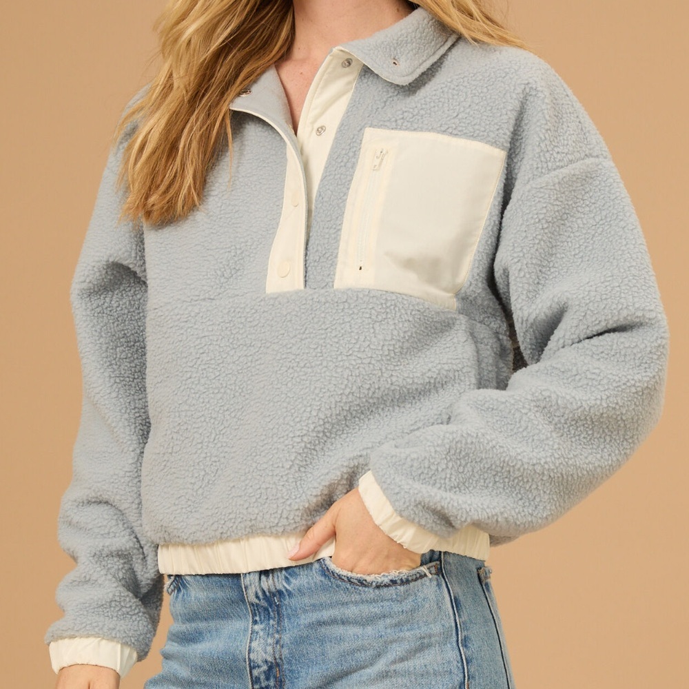 Altar'd State Frostbite Eirwen Color Block Sherpa Pullover Ash Blue ivory M